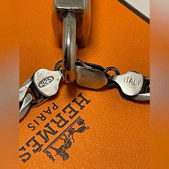 AUTHENTIC Hermes palladium lock and key:
Sterling silver bracelet - Picture 9 of 15